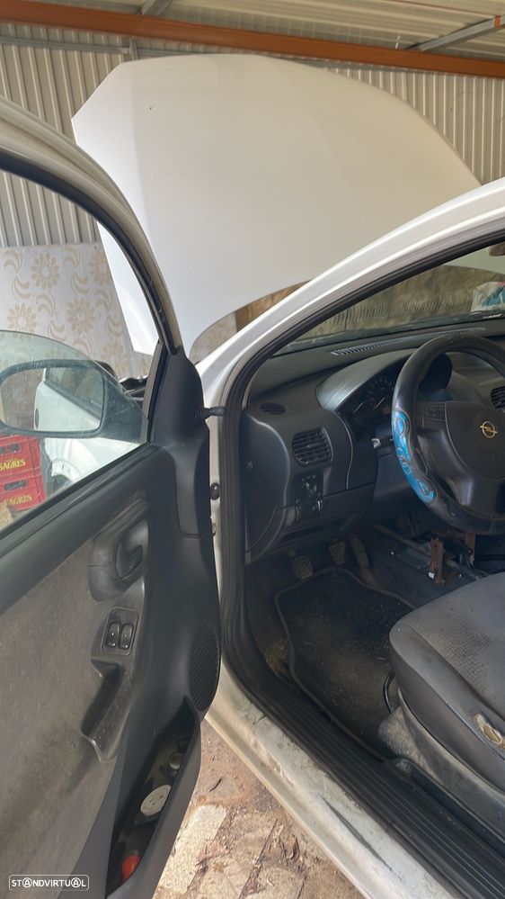 Opel Corsa 1.7 DTi 16V Confort - 2