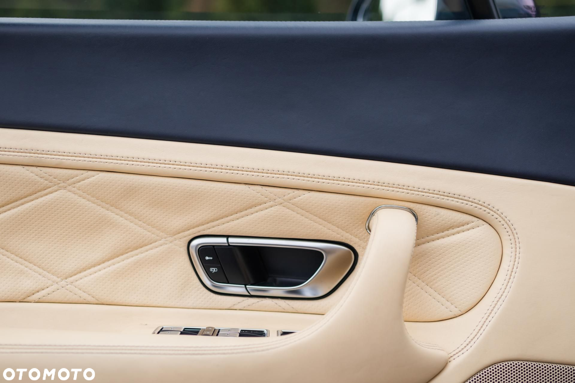 Bentley Continental GT - 32