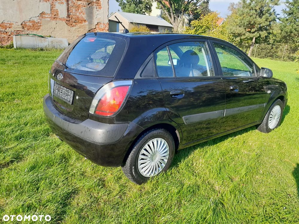 Kia Rio 1.4 Base - 6