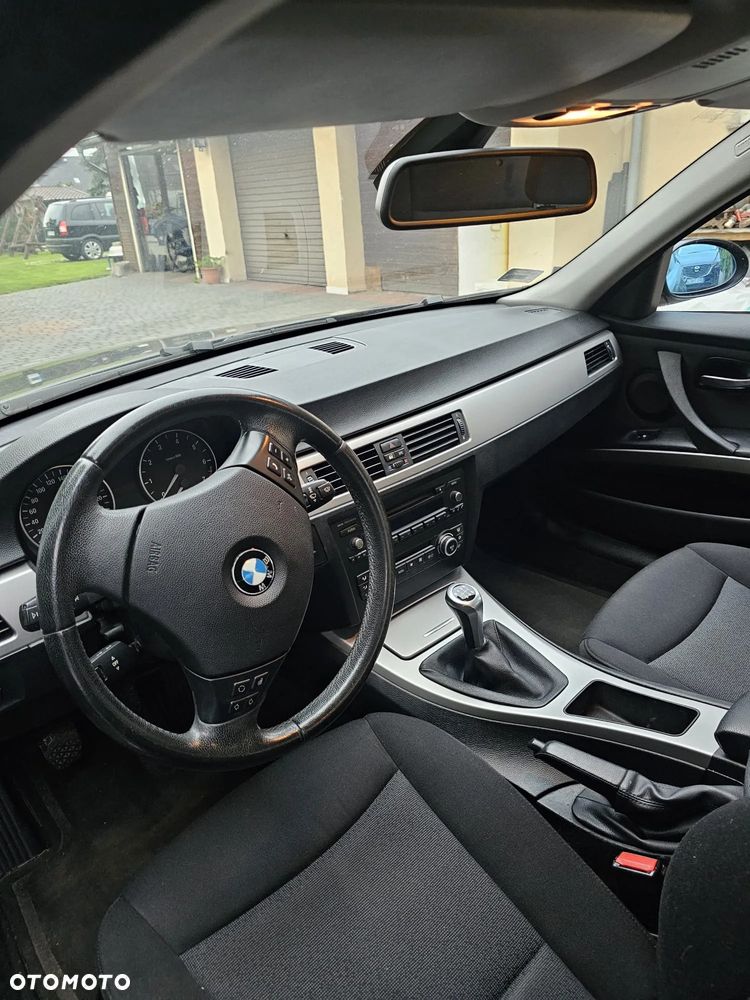BMW Seria 3 318i - 7