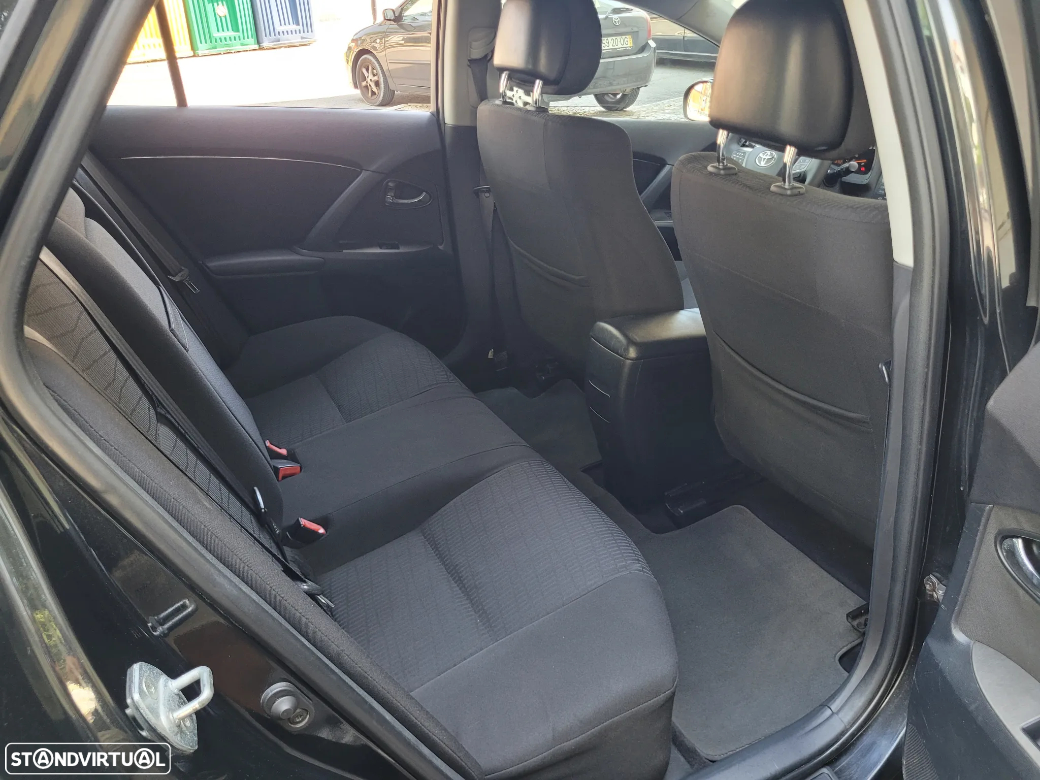 Toyota Avensis SW 2.0 D-4D - 25