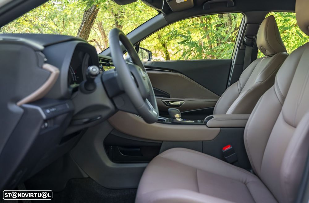 Lexus LBX Elegant - 1