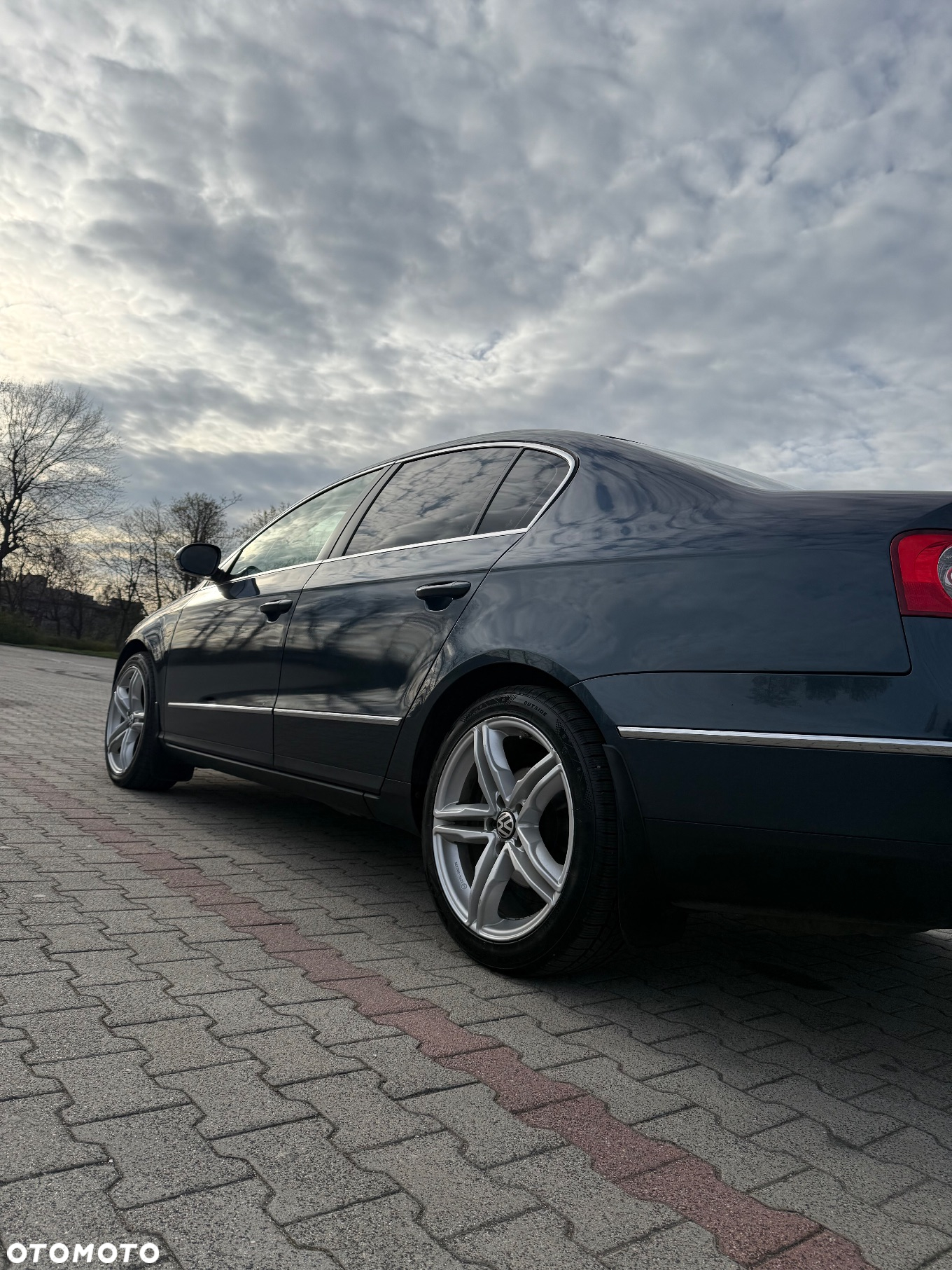 Volkswagen Passat - 11