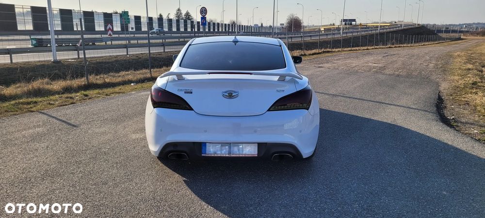 Hyundai Genesis Coupe 2.0 TCI Executive - 8