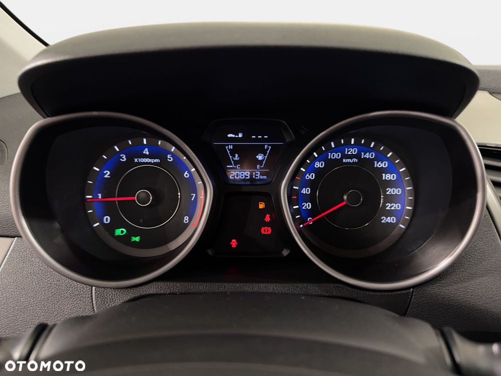 Hyundai Elantra - 19