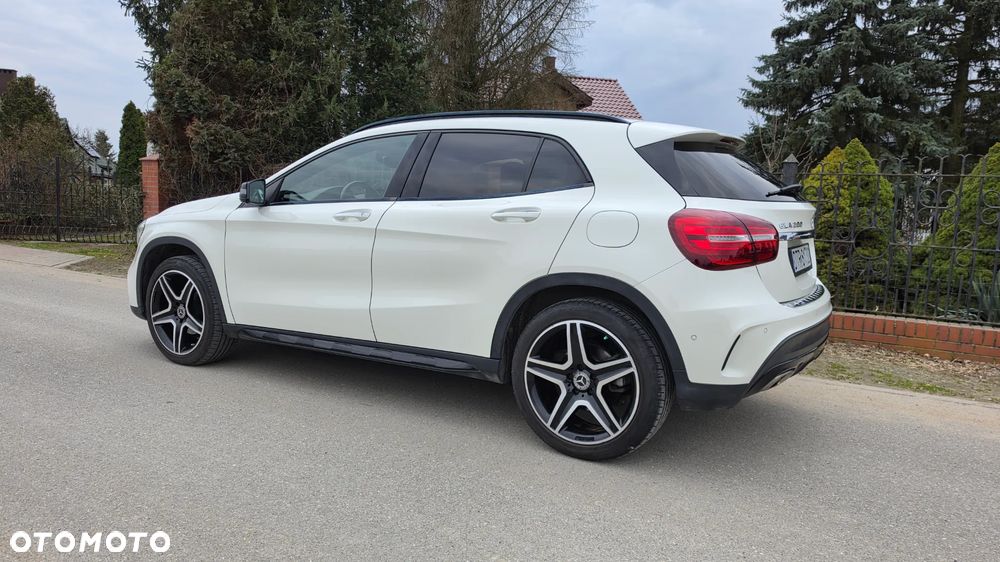 Mercedes-Benz GLA 200 7G-DCT AMG Line - 12