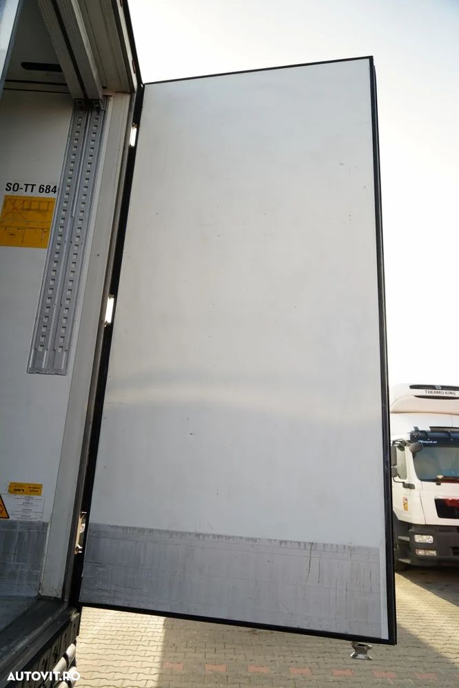 Schmitz Cargobull REFRIGERAT / TRANSPORT VECTOR 1550 / AXĂ RIDICATĂ / RECIPIENT DUBLU / COȘURI PENTRU PALEȚI - 14