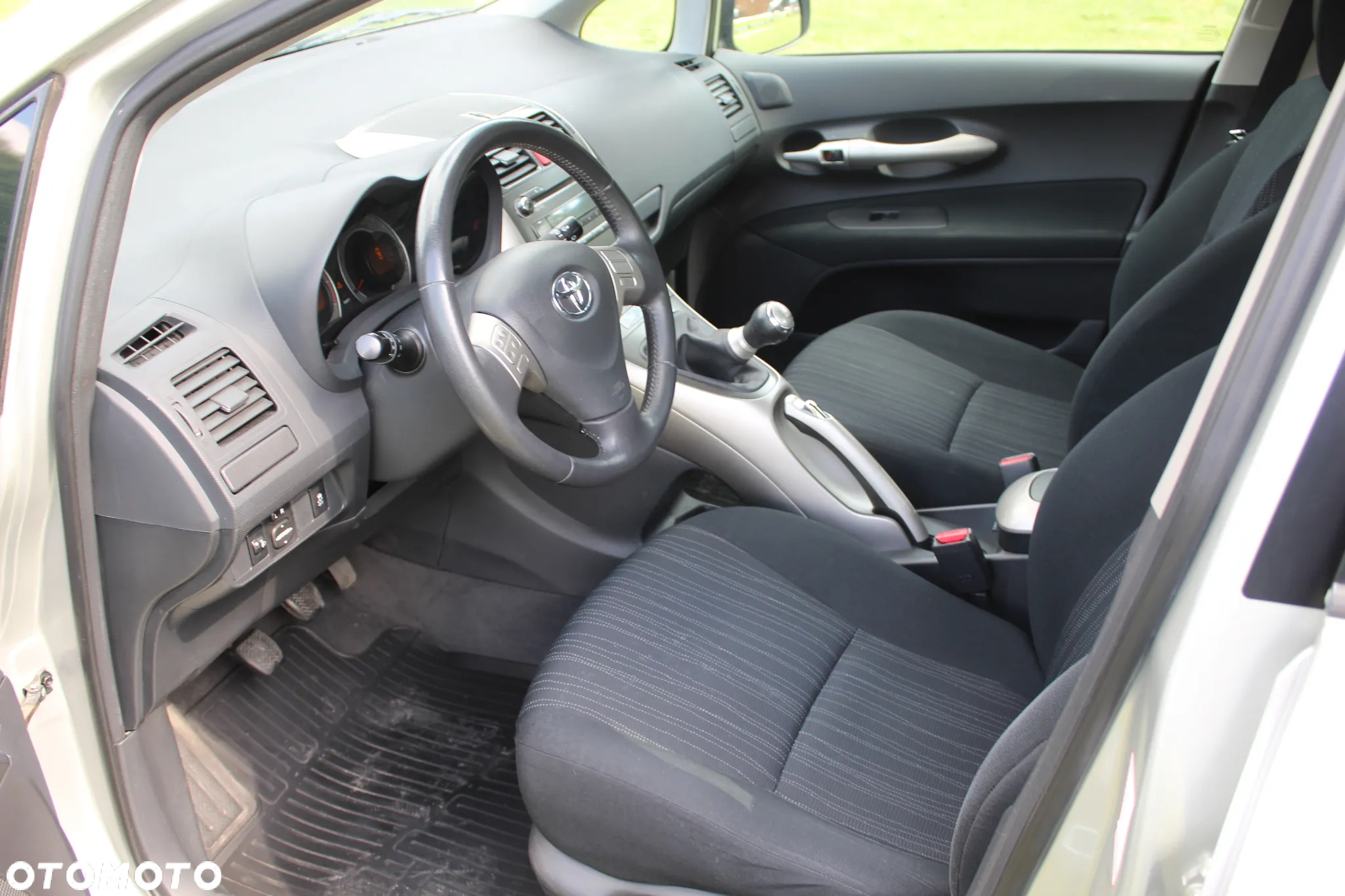 Toyota Auris 1.6 VVT-i Executive - 13