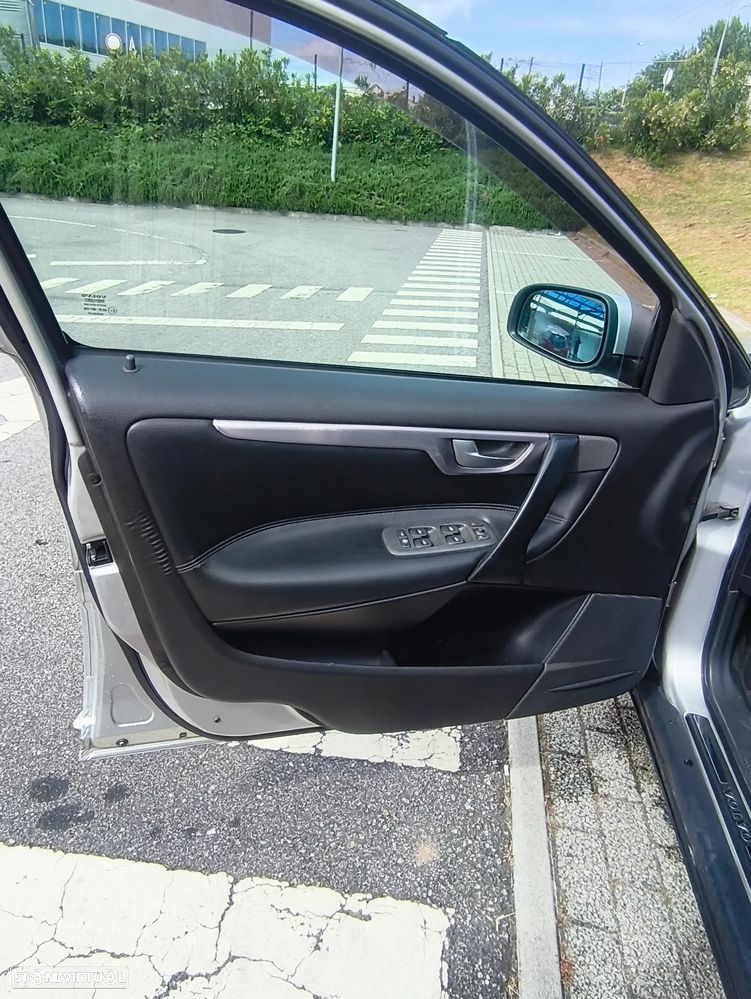 Volvo V70 2.4 D5 - 24