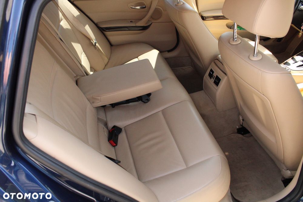 BMW Seria 3 325i xDrive Edition Exclusive - 22