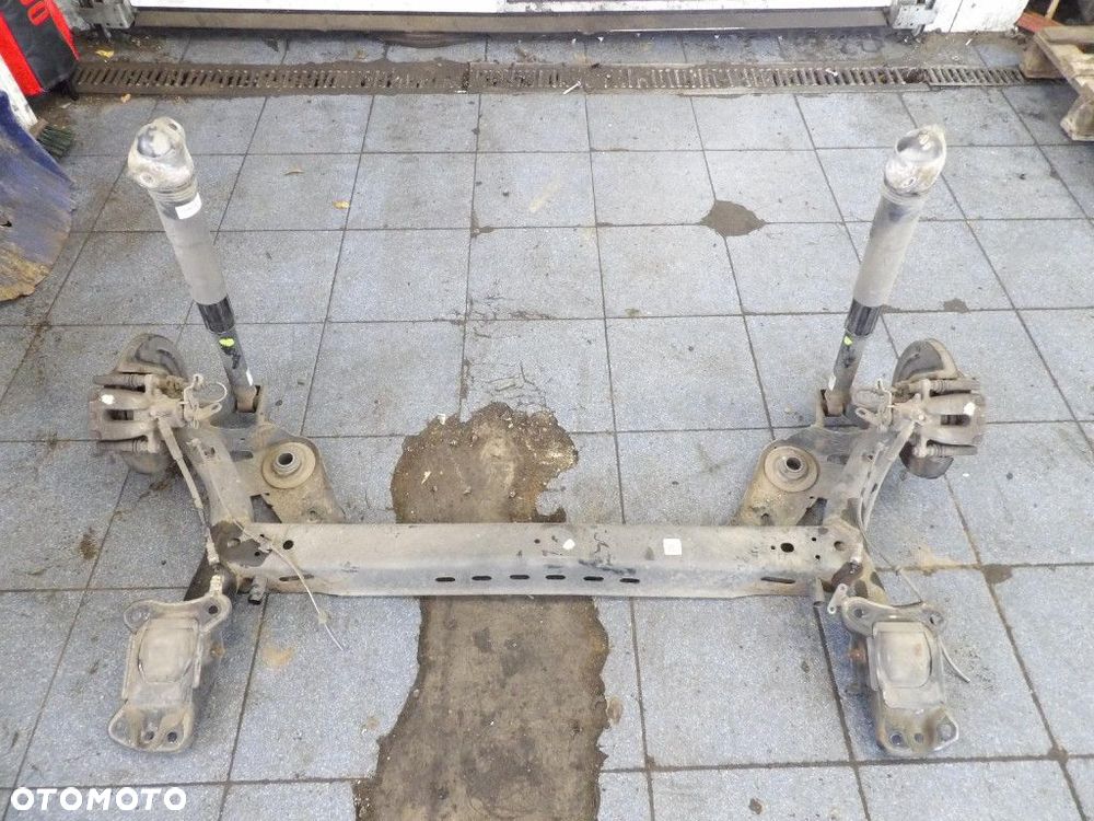 SKODA OCTAVIA III 3 LIFTBACK OŚ TYLNA BELKA