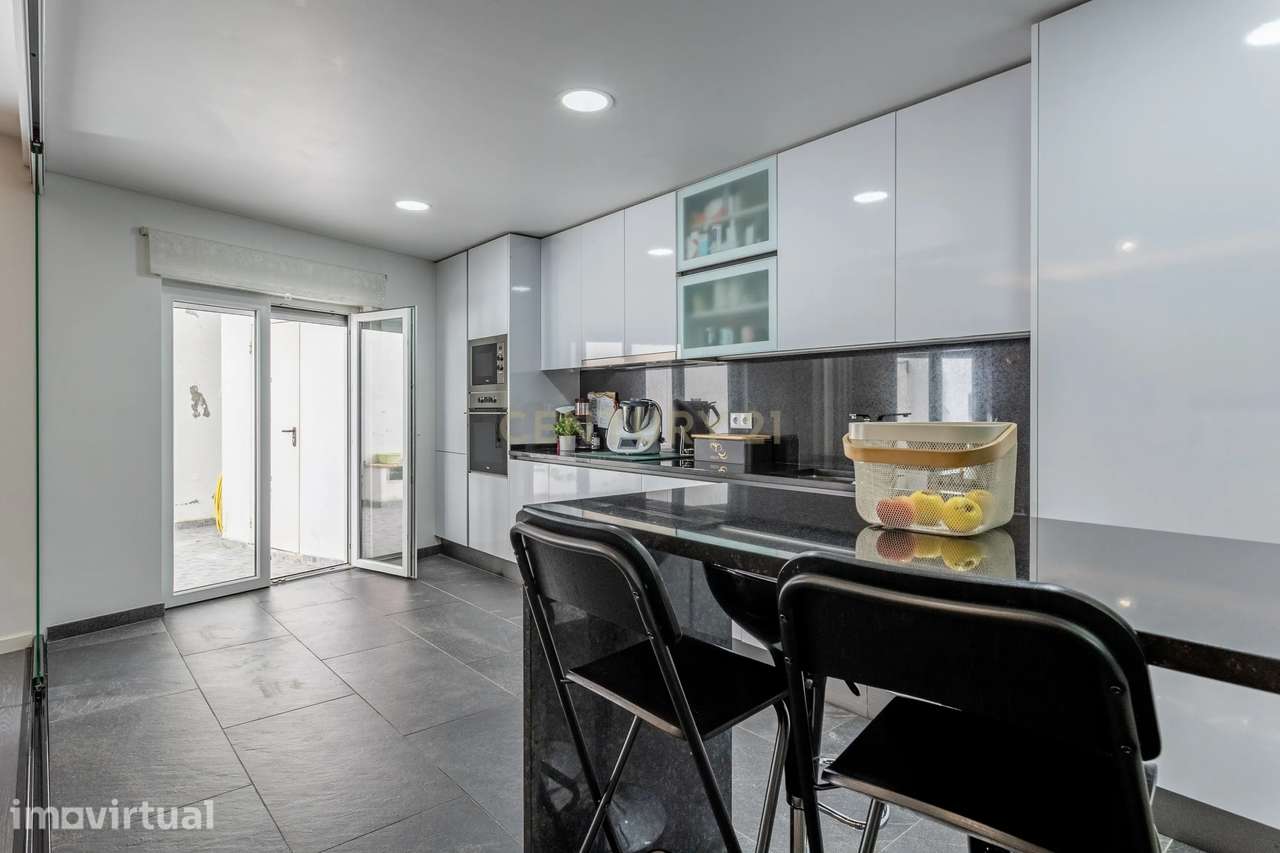 T4 Duplex com 2 Lugares de Estacionamento - Grande imagem: 3/41