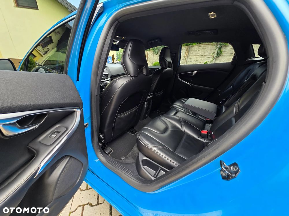 Volvo V40 D2 R Design - 8