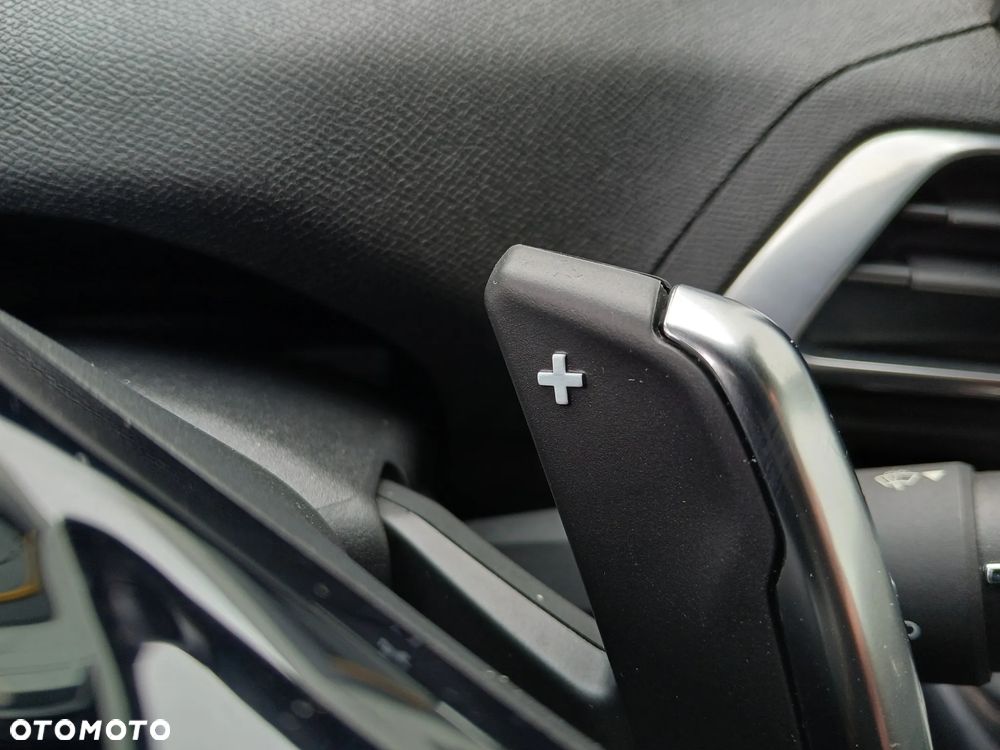 Peugeot 3008 Hybrid4 300 e-EAT8 GT - 24