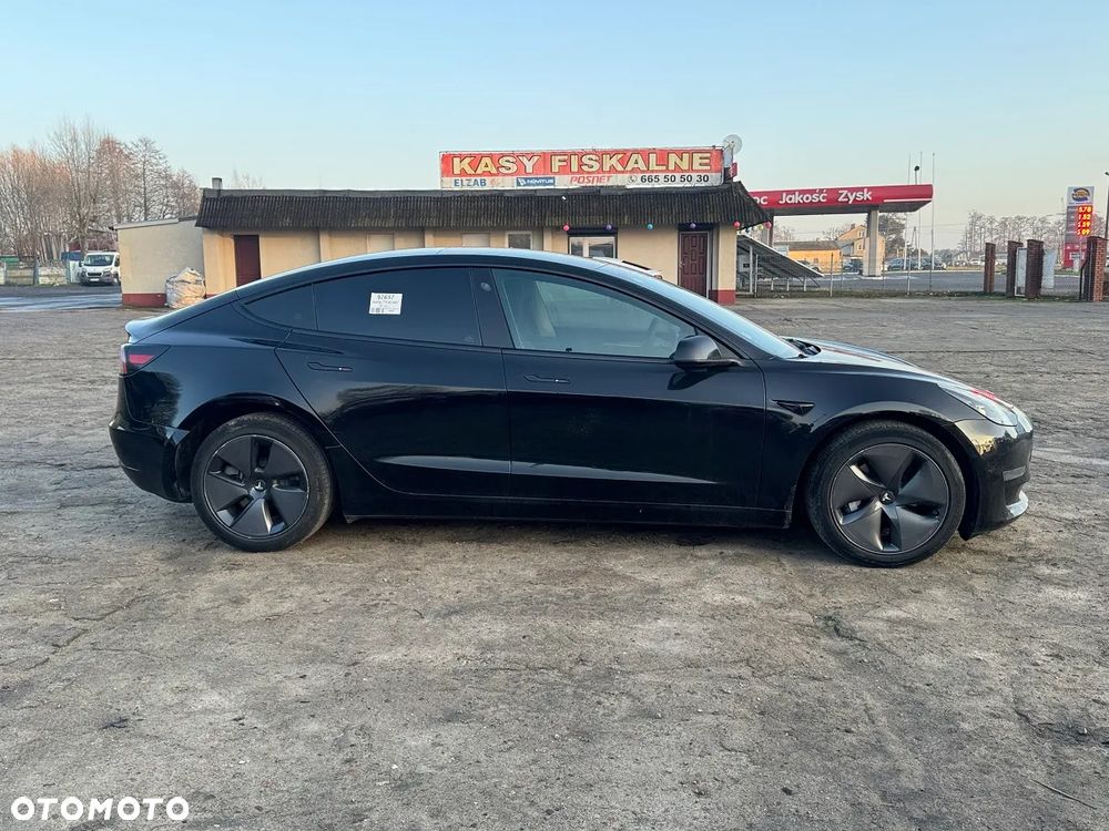 Tesla Model 3 - 4