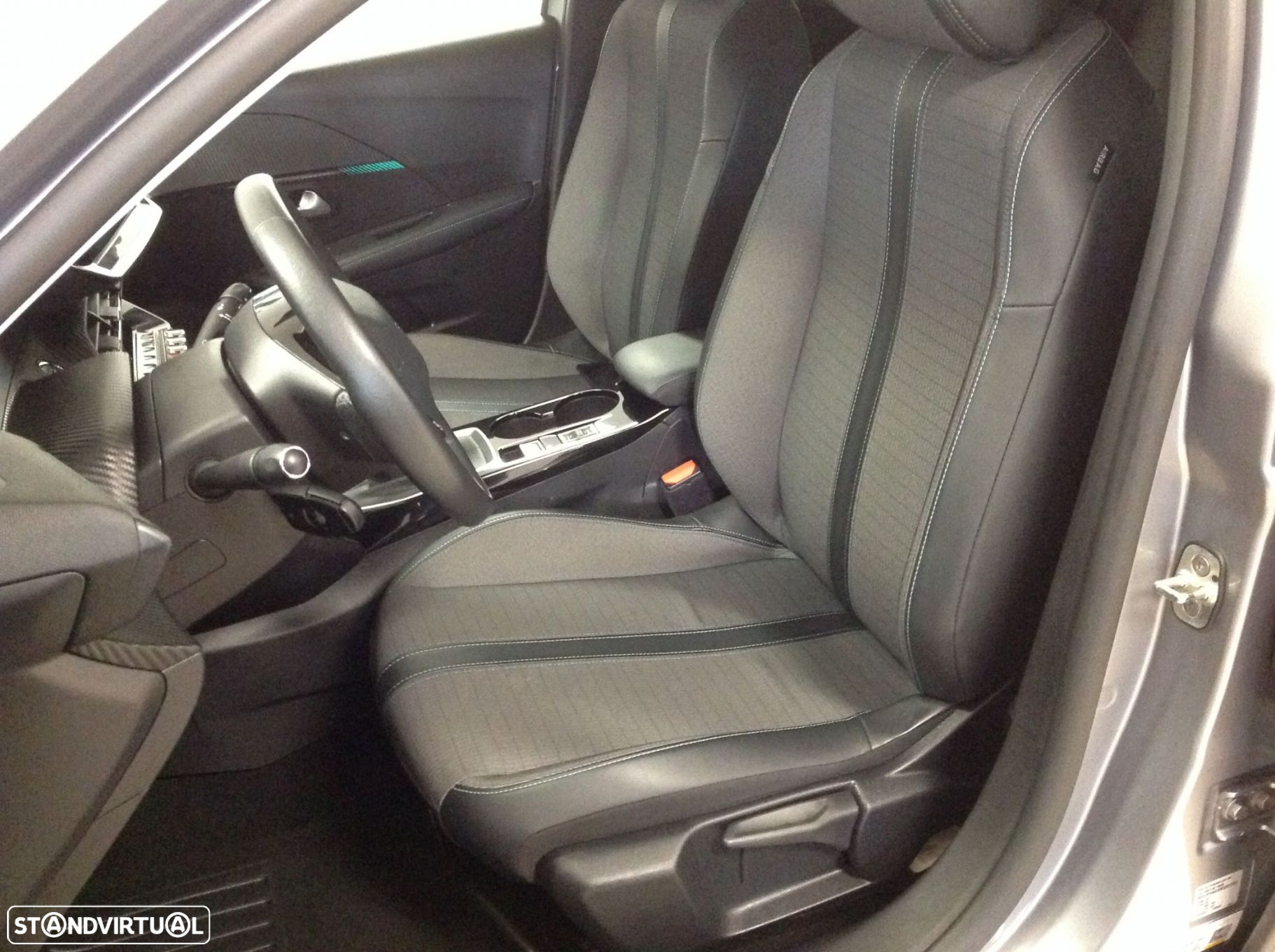 Peugeot 208 1.2 PureTech Allure - 43