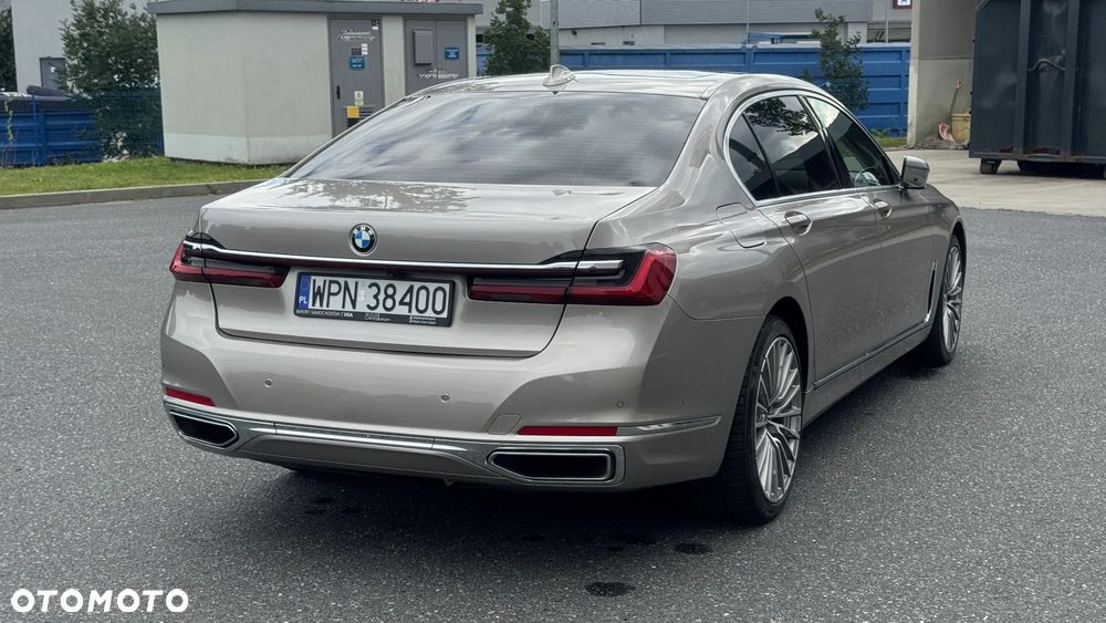 BMW Seria 7 750Li xDrive - 10