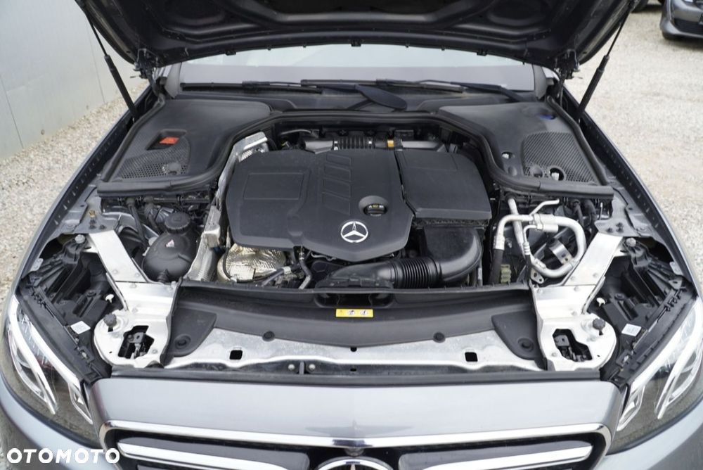 Mercedes-Benz Klasa E 220 d 4Matic 9G-TRONIC Exclusive - 25