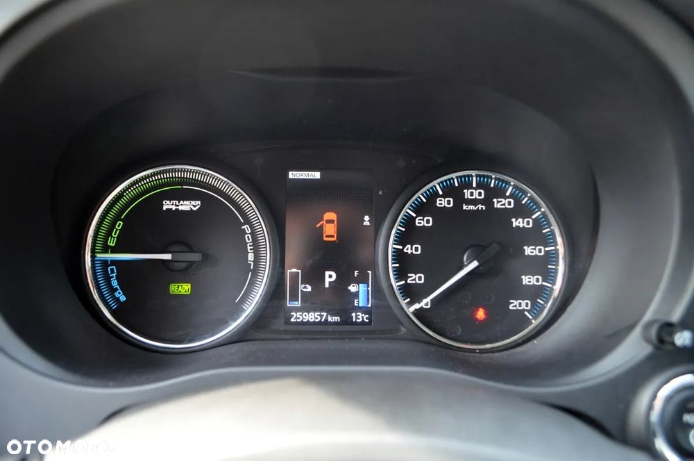 Mitsubishi Outlander - 24