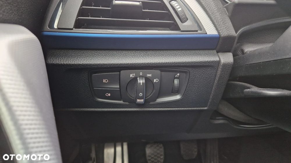 BMW Seria 1 120d xDrive - 23