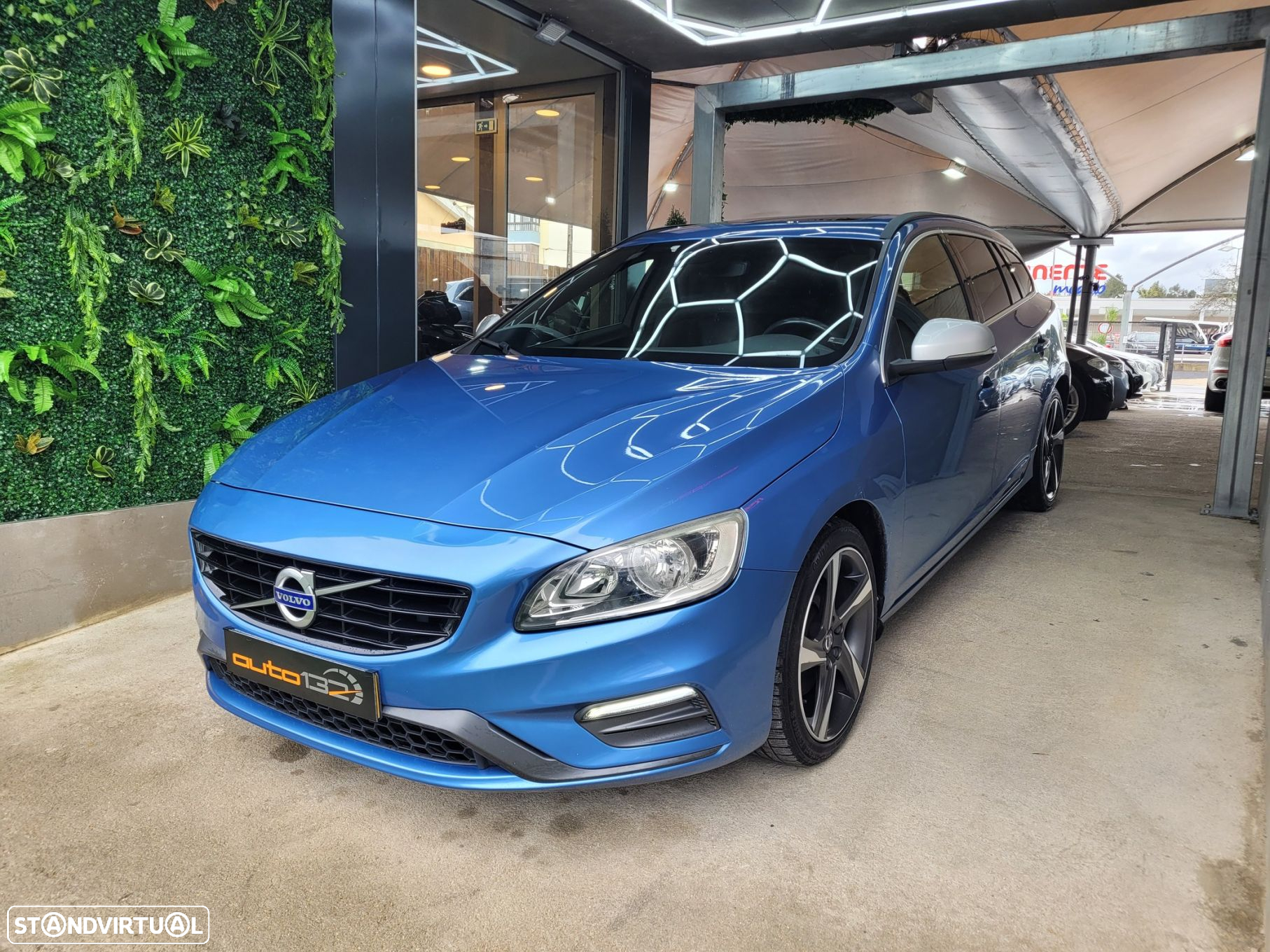 Volvo V60 2.0 D4 R-Design - 3