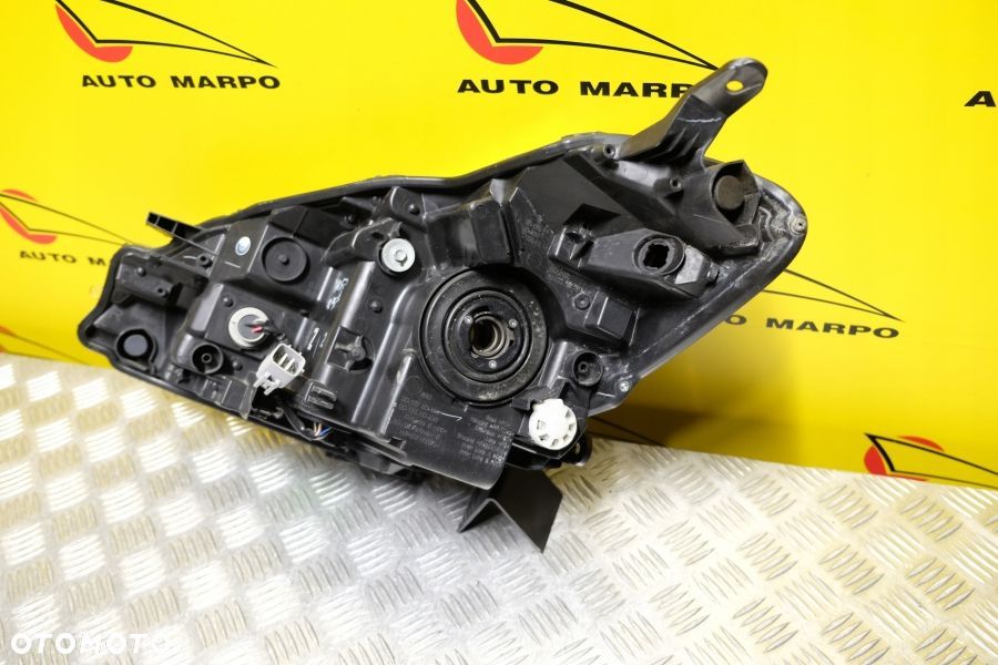 TOYOTA YARIS 2018 2019- REFLEKTOR LAMPA ZWYKŁA SOCZEWKOWA Z LED R USA - 10