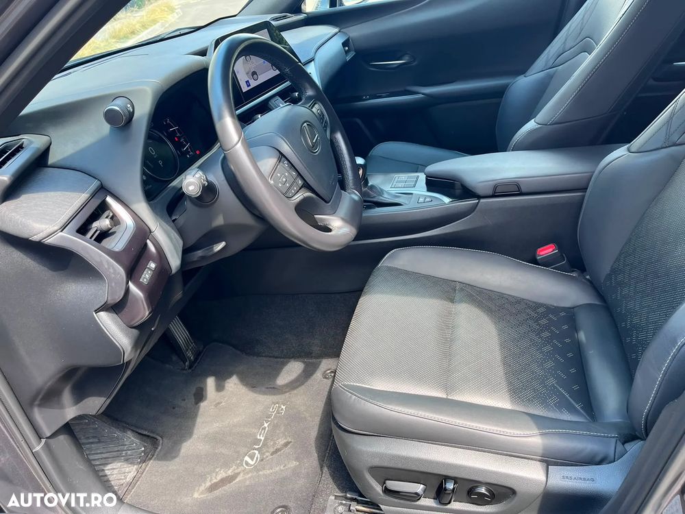 Lexus UX 250h FWD Executive - 3