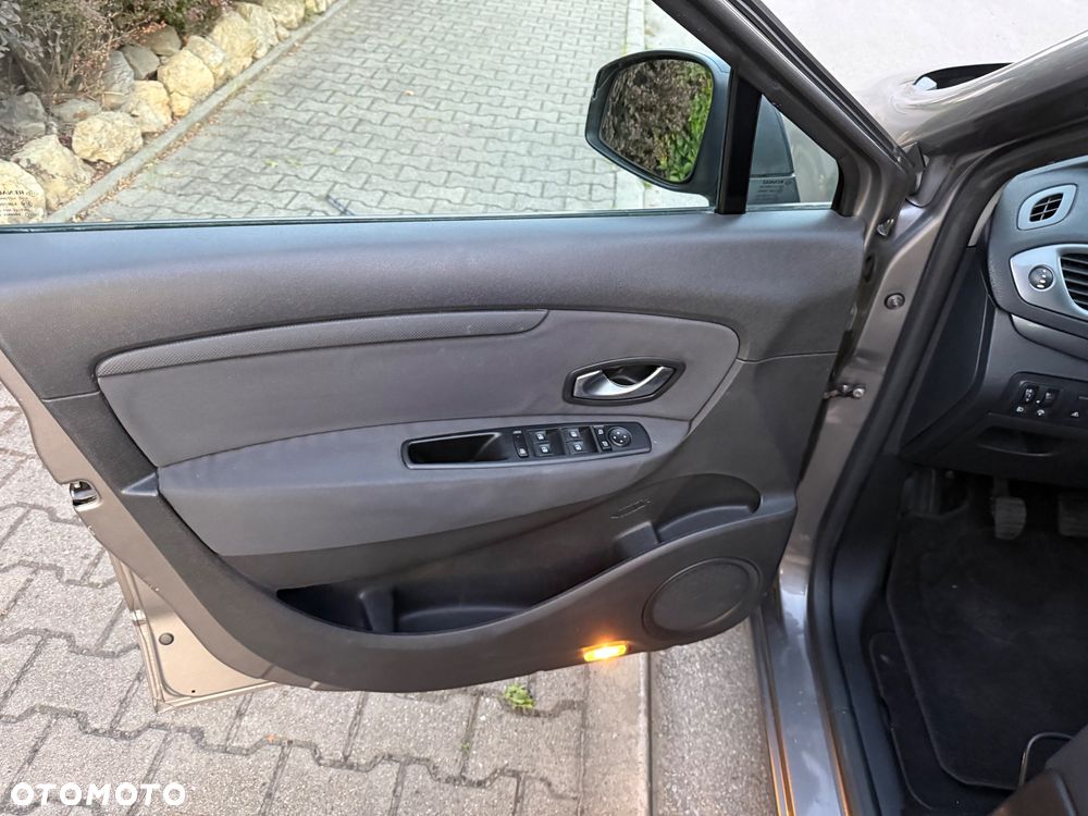 Renault Grand Scenic - 16