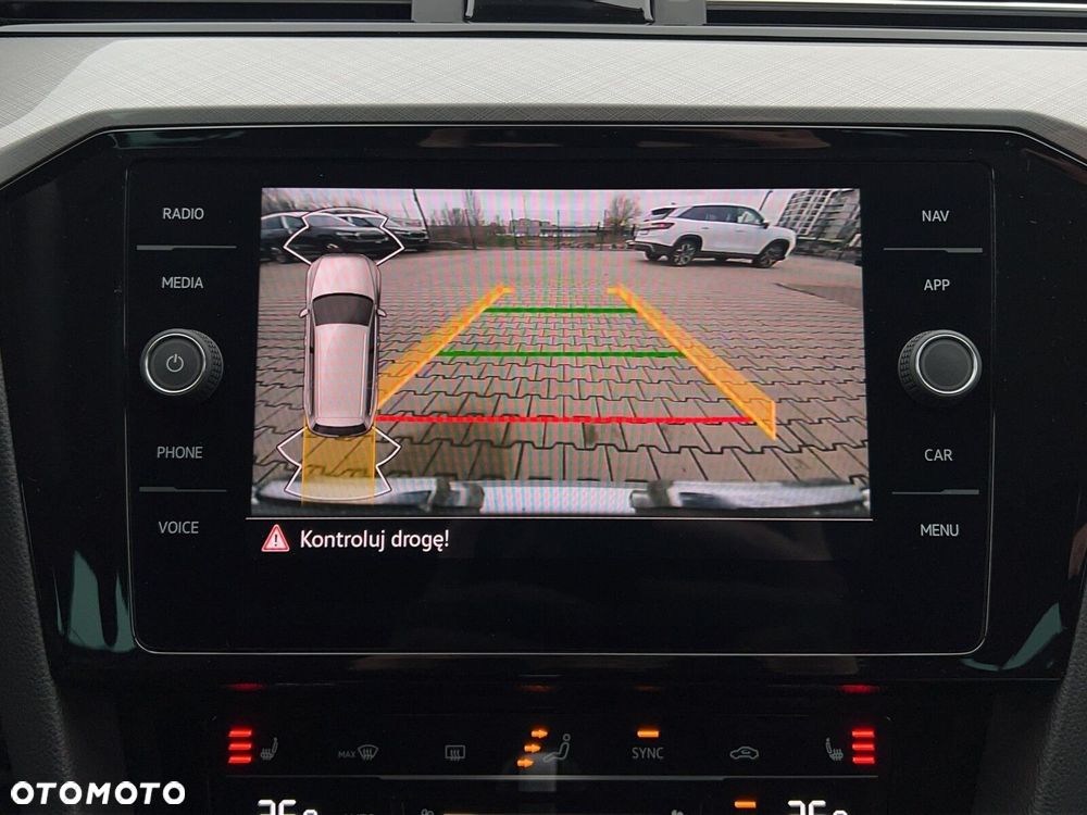 Volkswagen Passat - 25