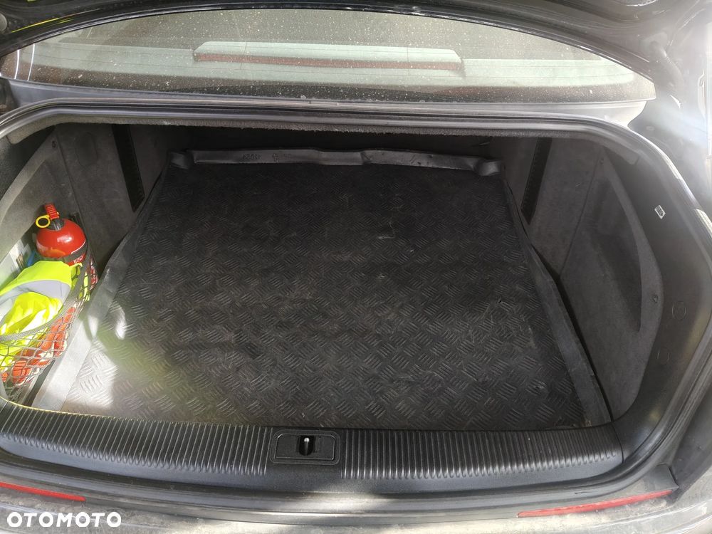 Audi A8 - 12