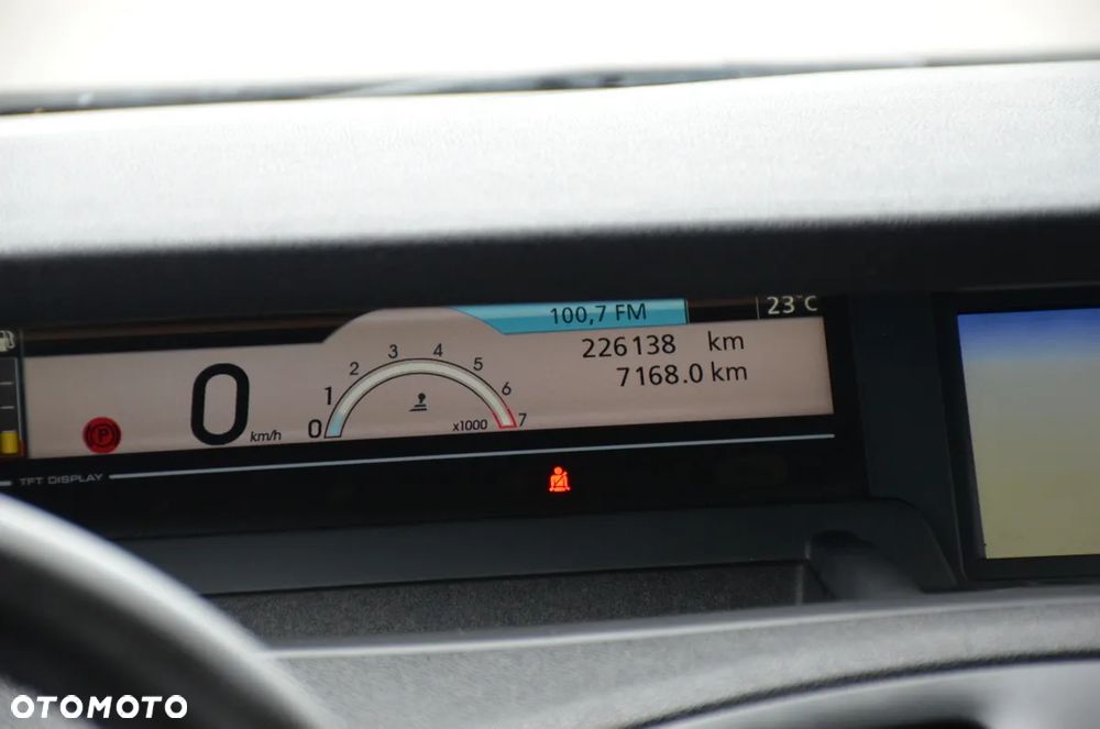 Renault Scenic 1.6 16V 110 LIMITED - 32