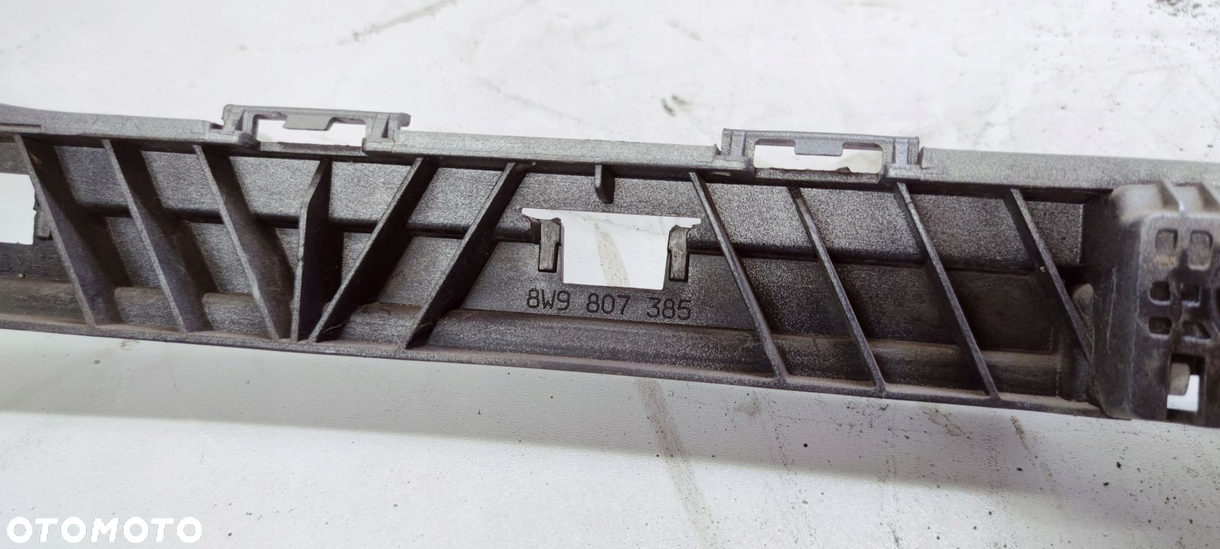 ŚLIZG ZDERZAKA ŚRODKOWY AUDI A4 B9 AVANT 8W9807385 - 4