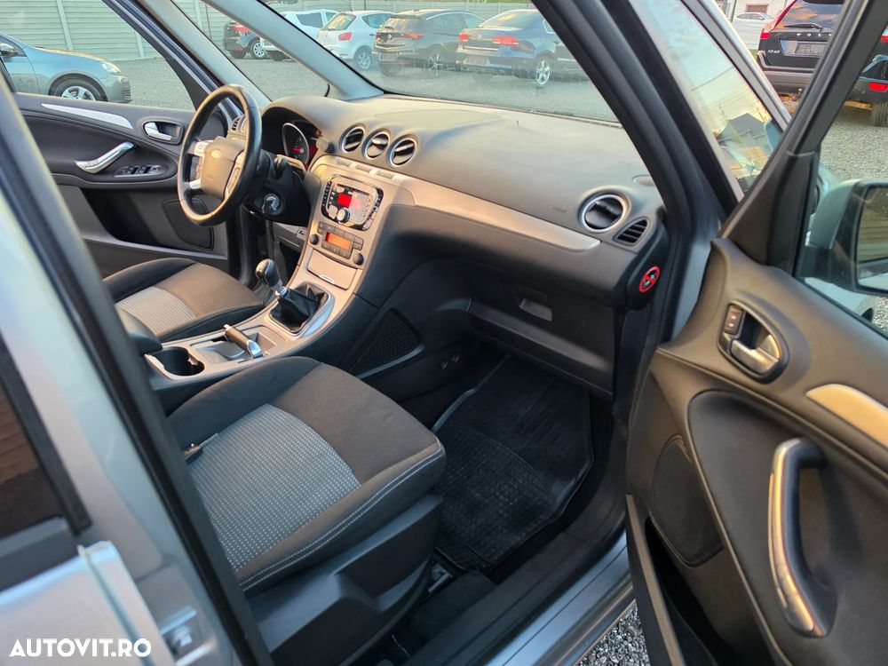 Ford Galaxy - 8