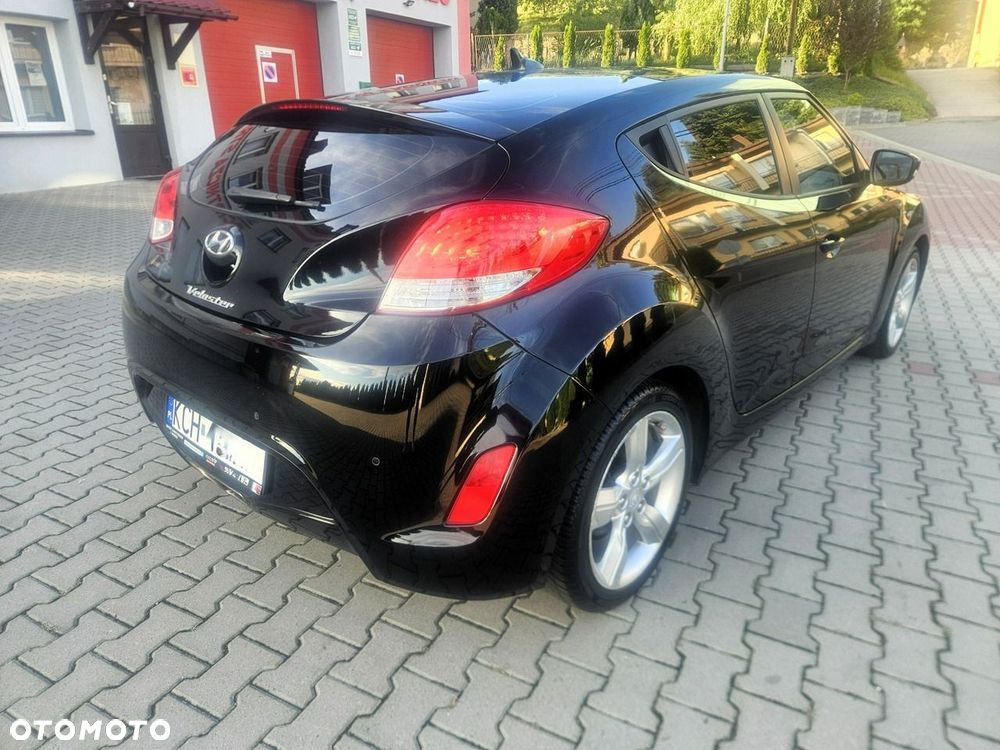 Hyundai Veloster - 10