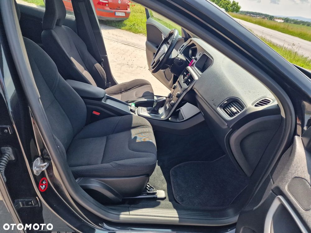 Volvo V40 D3 Geartronic Momentum - 24