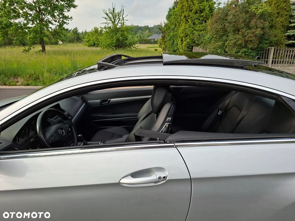 Mercedes-Benz Klasa E 200 CGI BlueEFFICIENCY Automatik Avantgarde - 32