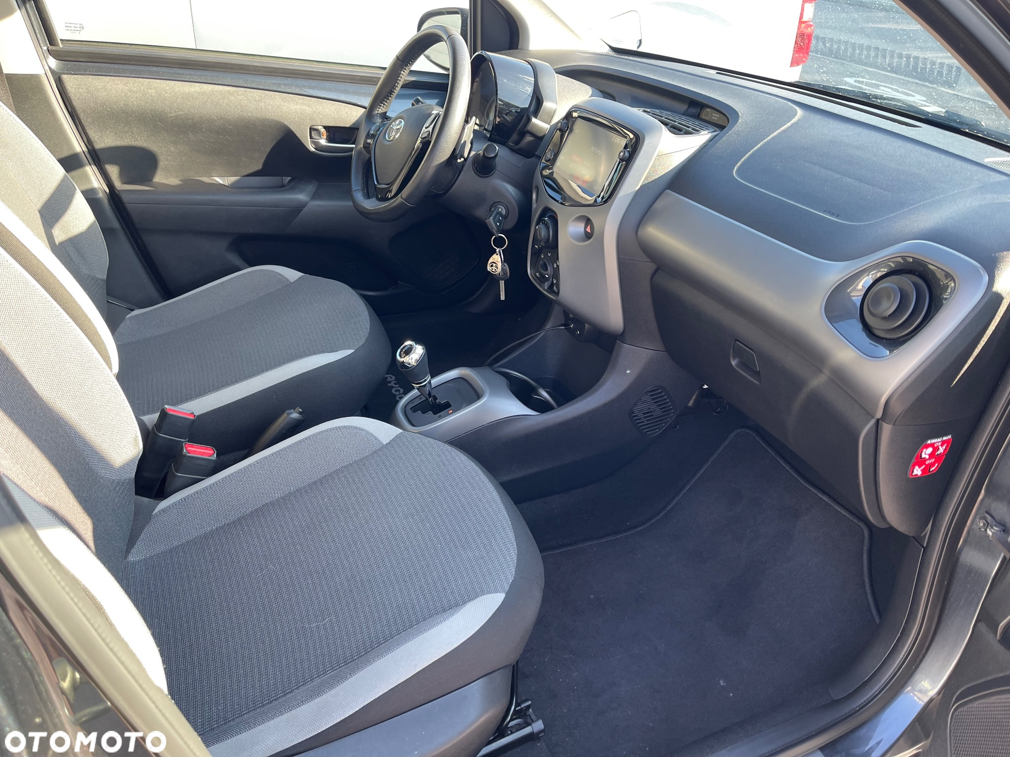 Toyota Aygo x.shift x-play connect - 17