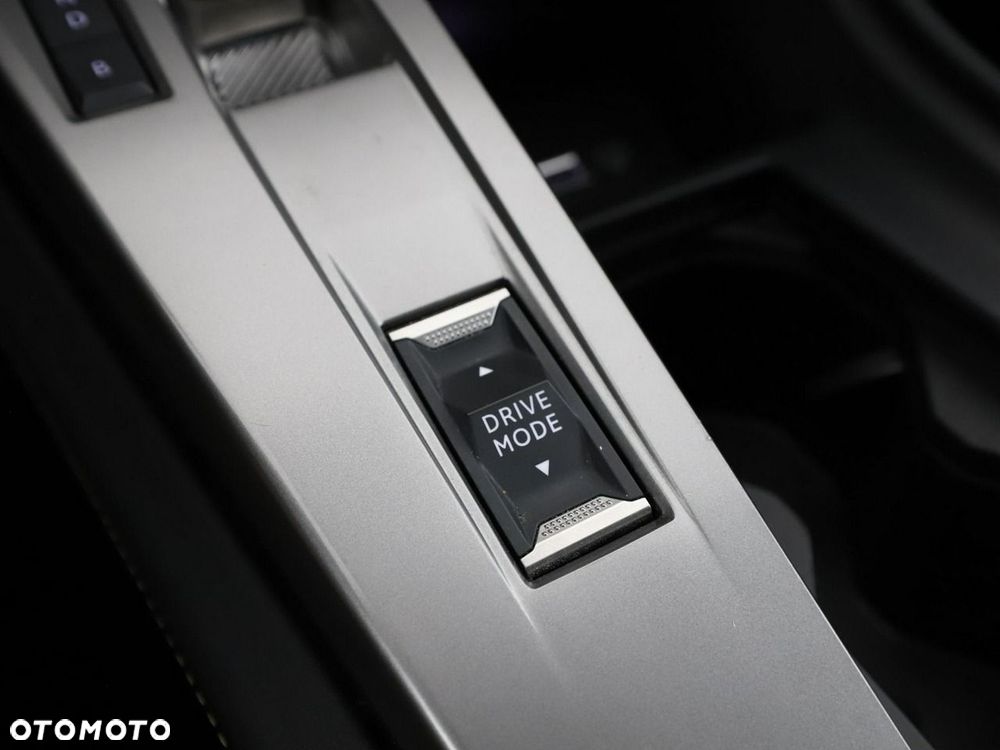 Peugeot 408 1.6 Plug-In Hybrid 225 GT EAT8 - 31