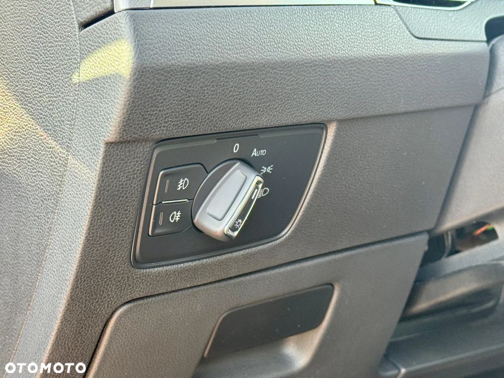 Volkswagen Passat 2.0 TDI SCR DSG Business - 24