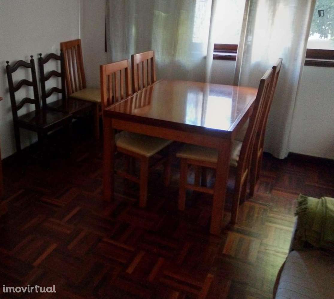 Quarto - localizado em Lordelo do Ouro Porto - Grande imagem: 4/5