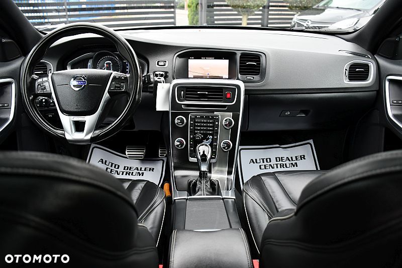 Volvo V60 D4 Geartronic R-Design - 24