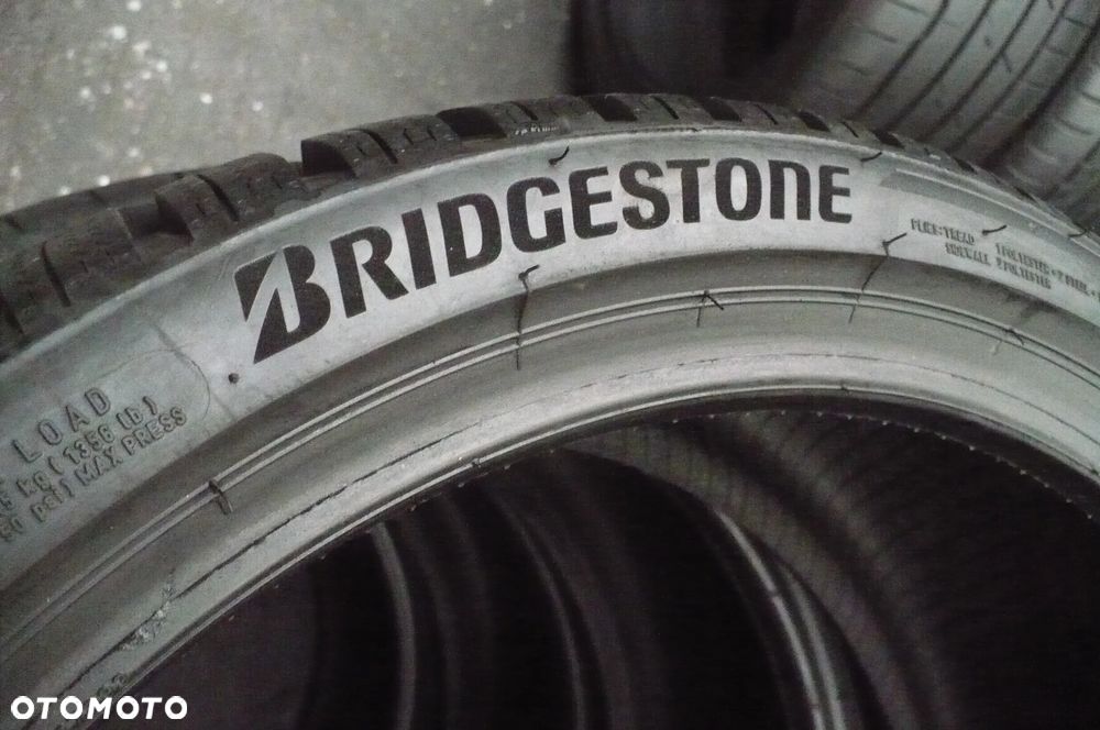 BRIDGESTONE Blizzak LM005 235/35R19 8,3mm 2024 - 4