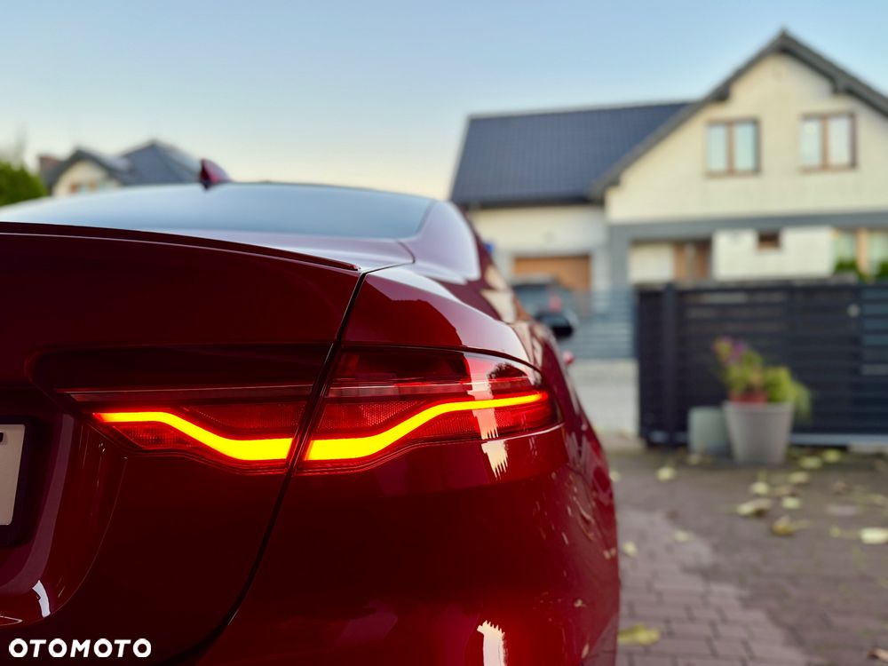 Jaguar XE D200 R-Dynamic SE - 8