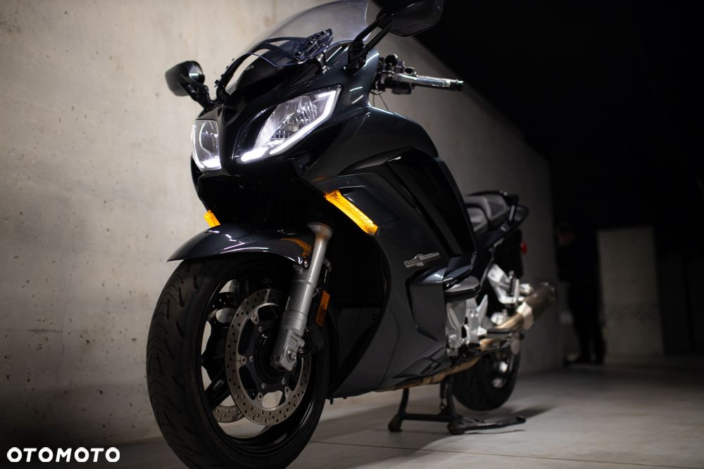 Yamaha FJR - 2