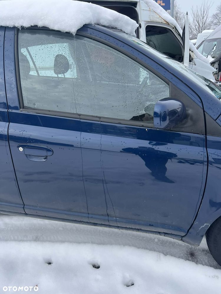 Drzwi prawe przednie, TYLNE Toyota Yaris I 1 KOMPLETNE !! Cena za szt. - 2