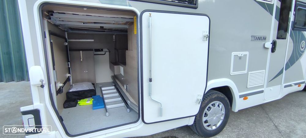 Chausson Titanium 708 (Cama central 7.10mt e sala face a face) - 9