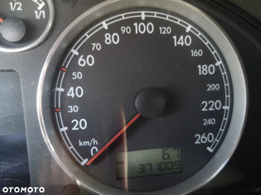 Volkswagen Passat 1.9 TDI Basis - 8