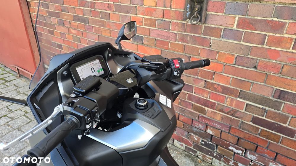 Honda NSS - 18