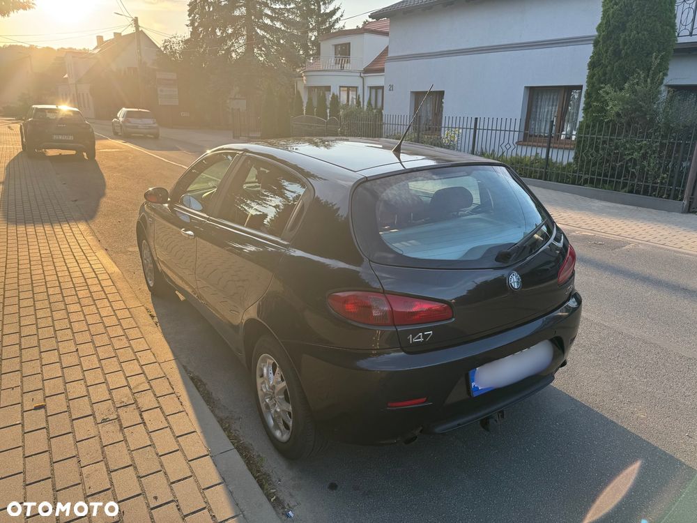 Alfa Romeo 147 1.9 JTD 8V M-Jet DPF Distinctive - 2