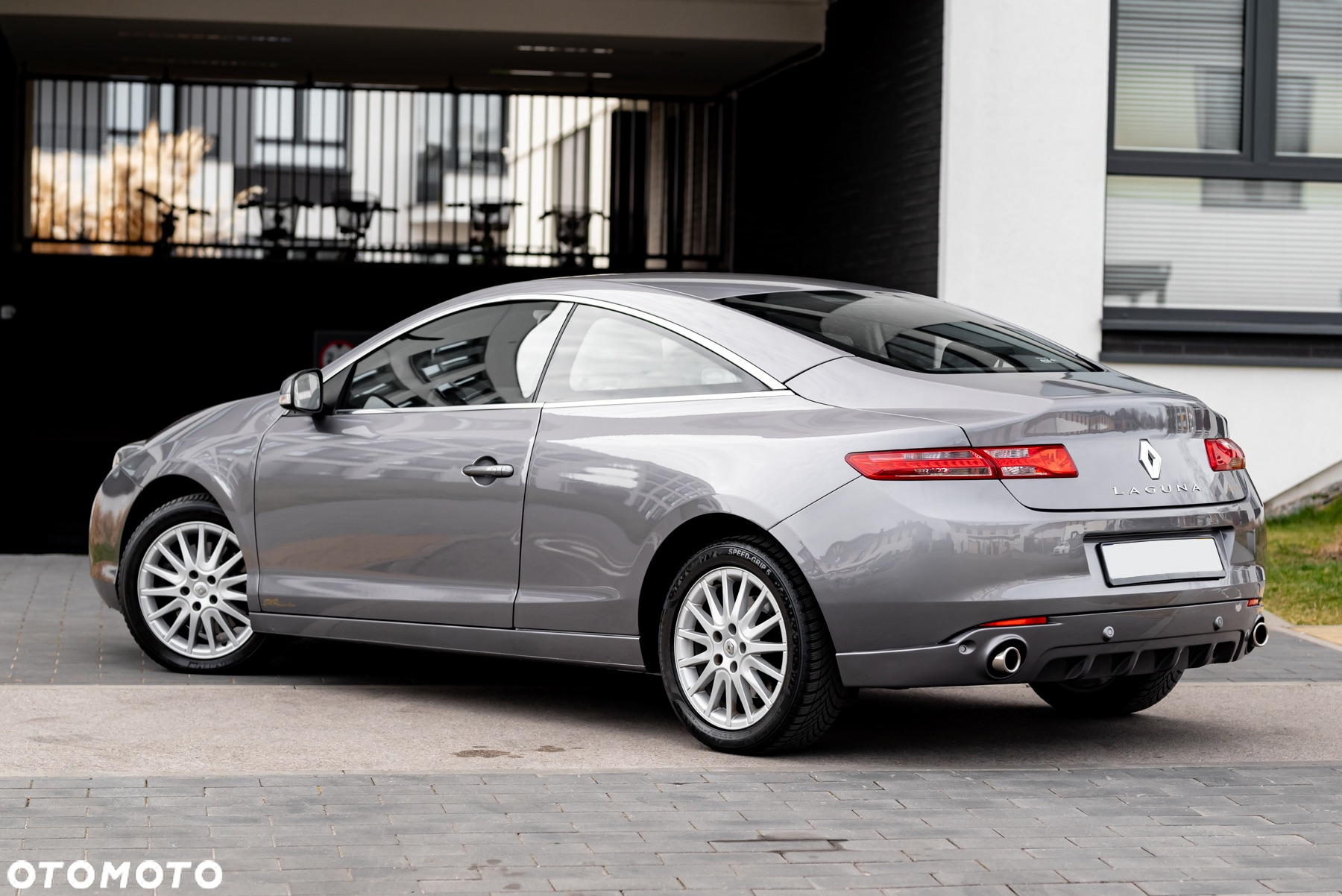Renault Laguna Coupe V6 dCi 235 FAP GT - 4
